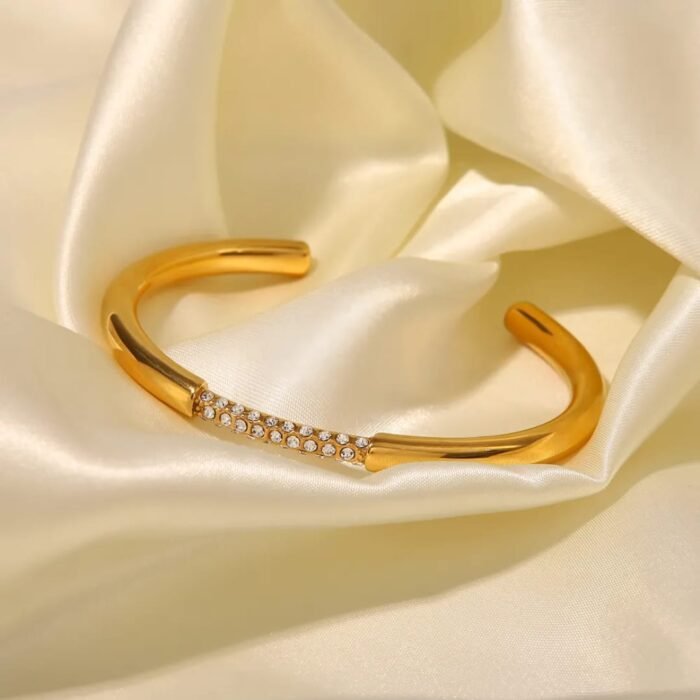 The Studded Flow - Image 1